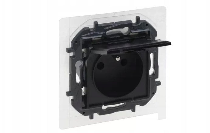 Legrand Niloe Step Gniazdo 2p+z IP44